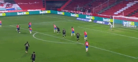 全北助教对主裁做出种族歧视动作遭到重罚。提前夺得...