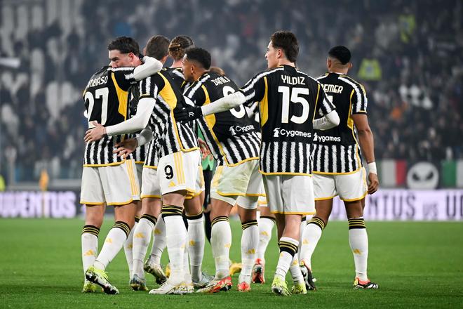 拿到50冠再退役，梅西已经是历史第一人了吗？