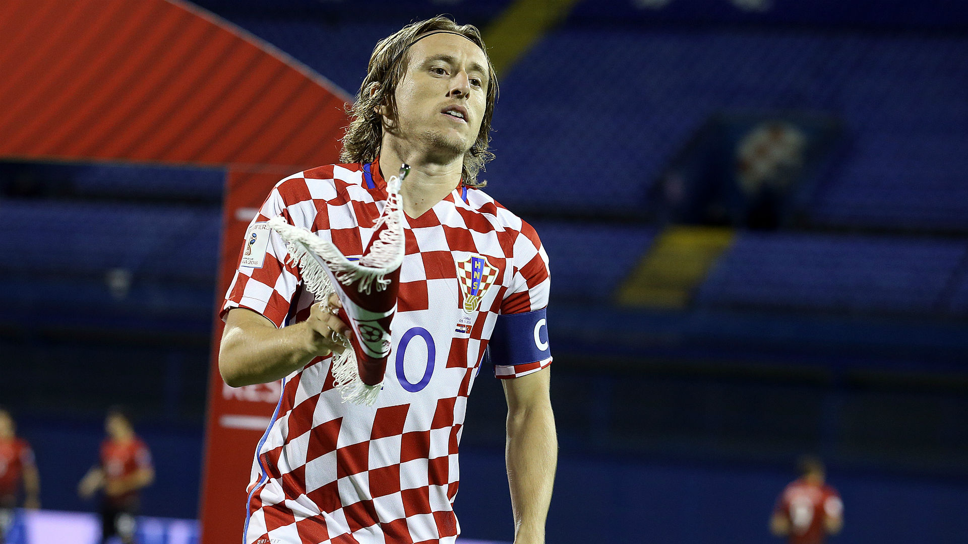 卡斯尔成最年轻30+10+5&3三分且命中率不低于70%球员